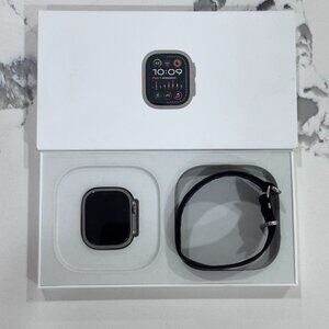 NEW OPEN BOX Apple Watch Ultra 1 Titanium 49mm (Silver)